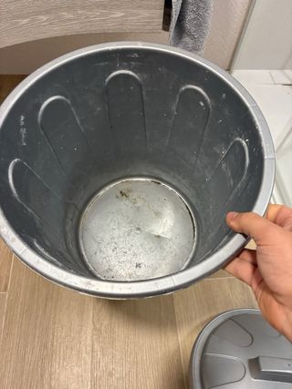 Cubo basura plástico con tapa gris