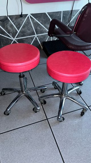 5 Tocadores con Sillas Peluquería URGE VENTA