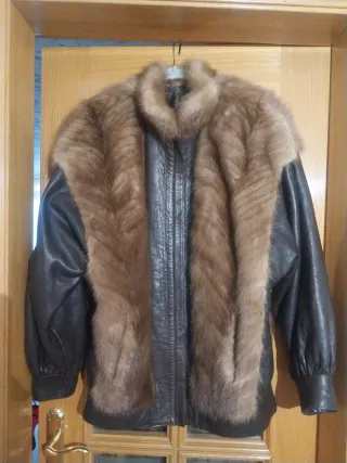 Chaquetón Piel y Pelo Marrón.
