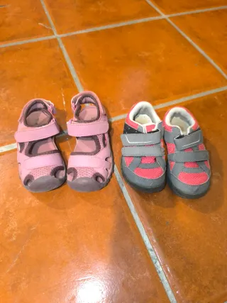 Zapatillas y sandalias infantiles. Talla 24