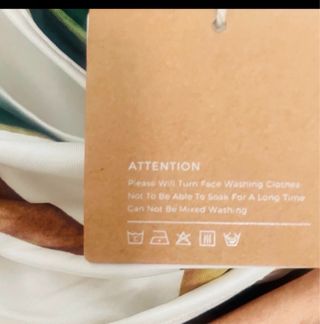 Mono floral sin usar con etiquetas