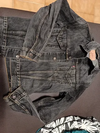 Chaqueta Vaquera Levi's Azul recojida en persona