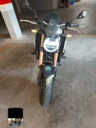 Honda CB650R Negra Plata