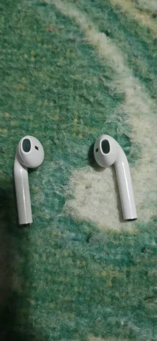 Cascos inalámbricos blancos