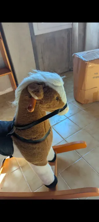 Caballo balancín de peluche