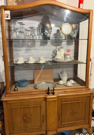 Mueble vitrina madera y cristal restaurado