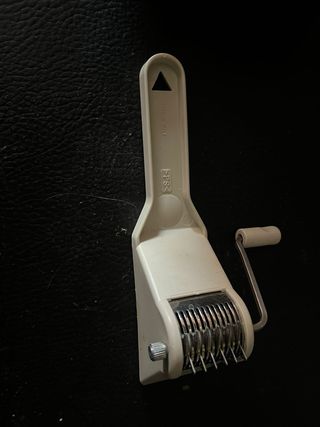 Tritatutto manuale bianco