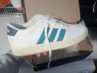 Zapatillas Adidas Blancas y Turquesa