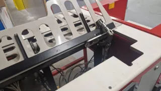 Plegadora de camisetas industrial