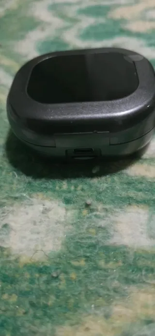 Cascos grises y multicolor