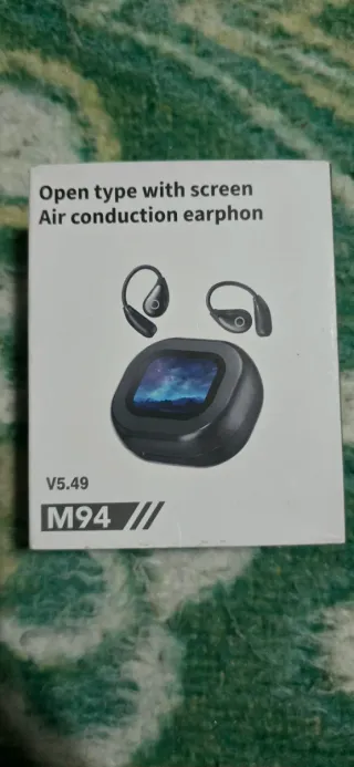 Cascos grises y multicolor