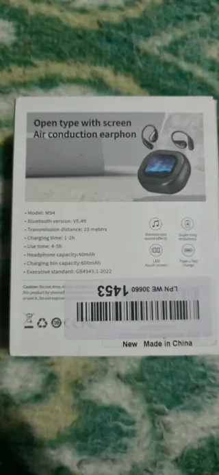 Cascos grises y multicolor