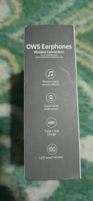 Cascos grises y multicolor