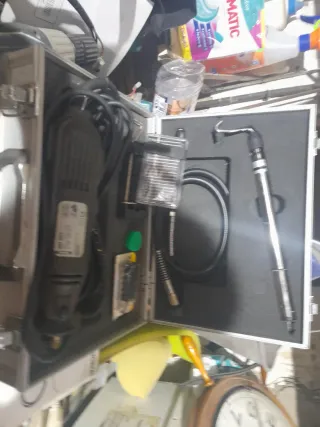 Herramienta rotativa eléctrica con accesorios