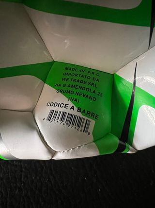 Pallone da calcio bianco e verde
