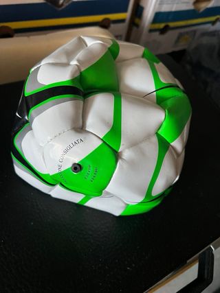 Pallone da calcio bianco e verde