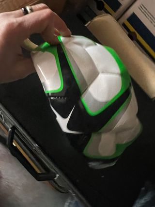 Pallone da calcio bianco e verde