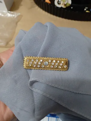 Spilla vintage dorata con strass