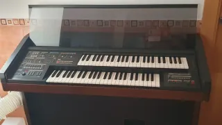 Órgano Yamaha Electone HE-8W