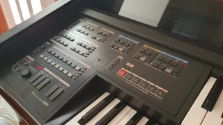 Órgano Yamaha Electone HE-8W