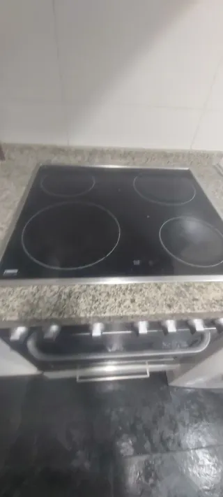 Horno y vitrocerámica Zanussi