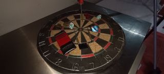 Diana de dardos con dardos