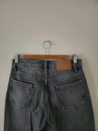 Pantalón vaquero Zara gris