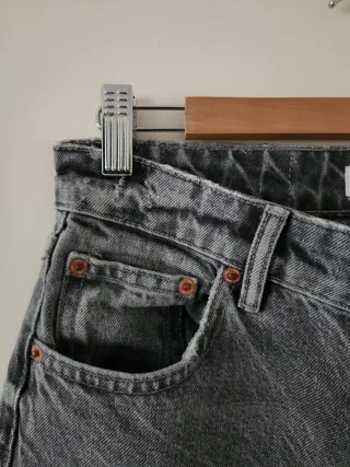 Pantalón vaquero Zara gris
