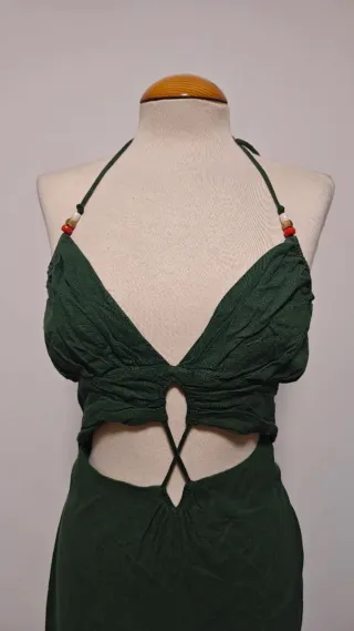 Vestido largo verde con volantes cut out