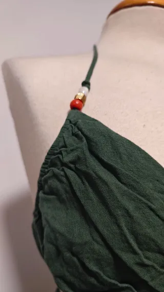 Vestido largo verde con volantes cut out