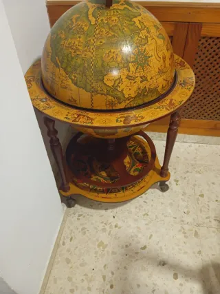 Mueble bar bola del mundo con ruedas