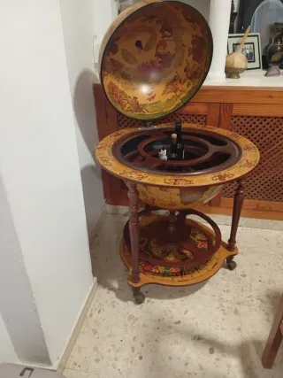 Mueble bar bola del mundo con ruedas