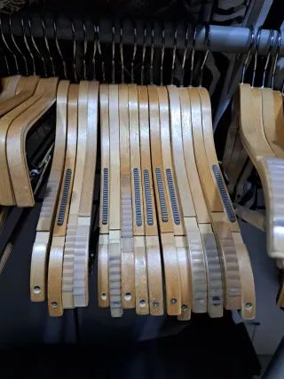 Perchas de madera (pack)