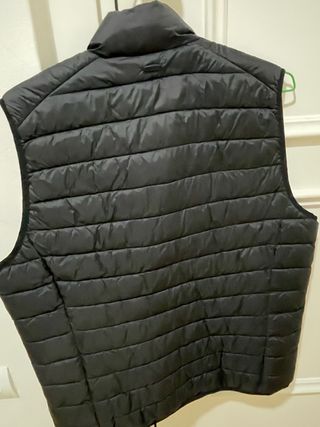 Chaleco acolchado negro nuevo con etiqueta