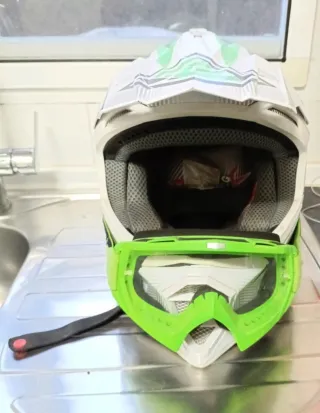 Casco de Motocross con Gafas