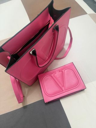 Borsa a mano fucsia con logo V