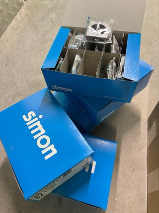 Enchufe Simón Titanium Serie 82 8200041-096