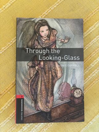 Oxford Bookworms Library: Through the Looking-G...