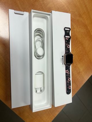 Apple Watch Series 3 Oro Rosa con Correa Rosa.