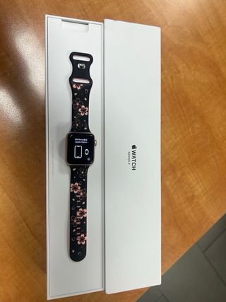 Apple Watch Series 3 Oro Rosa con Correa Rosa.