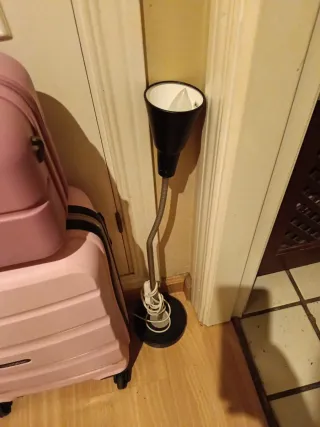 Lámpara flexo negra