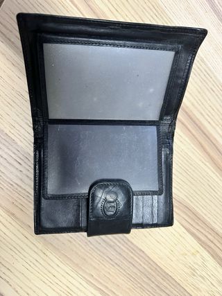 Monedero de piel negro