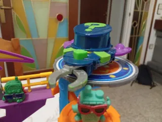 Superzings Laboratorio y Muñecos