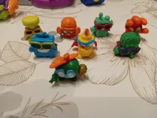 Superzings Laboratorio y Muñecos