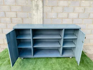 ARMARIO METÁLICO ORIGINAL DE OFICINA AÑOS 70.