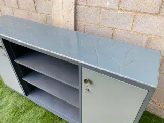 ARMARIO METÁLICO ORIGINAL DE OFICINA AÑOS 70.