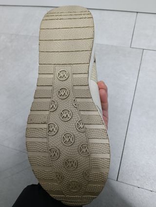 Zapatillas Michael Kors Beige y Doradas