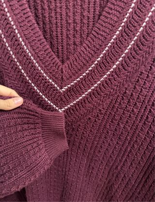 Jersey cuello pico oversize Pull&Bear burdeos