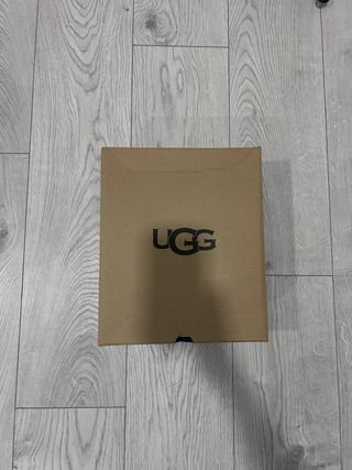 Pantufas UGG Castanhas