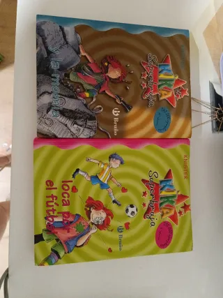 Kika Superbruja y la momia (Spanish Edition)